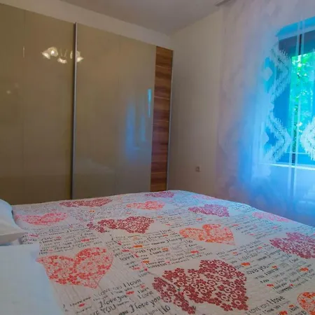 Apartment Pilass Apartman *