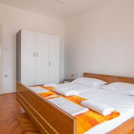 Apartment Pilass Apartman *