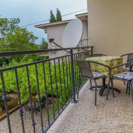 Apartment Pilass Apartman *